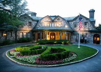 Abigail Kirsch at Tappan Hill Mansion #1