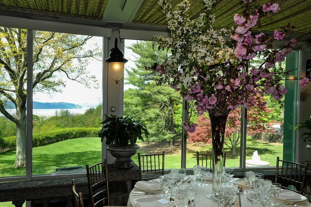 Abigail Kirsch at Tappan Hill Mansion #14