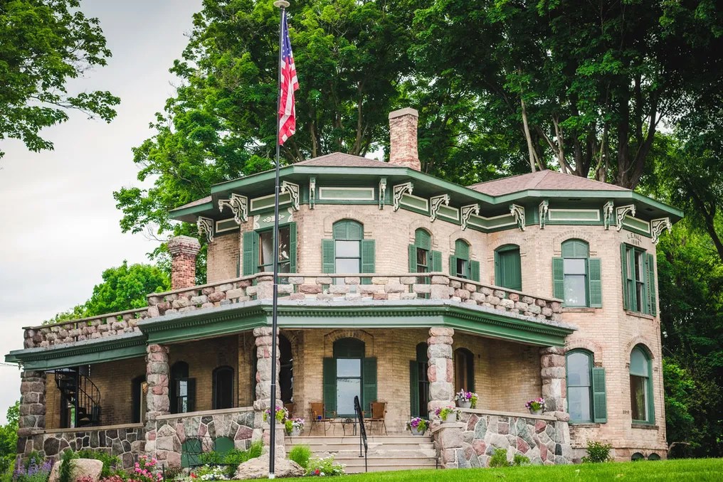 The Olde Stone Porch #19