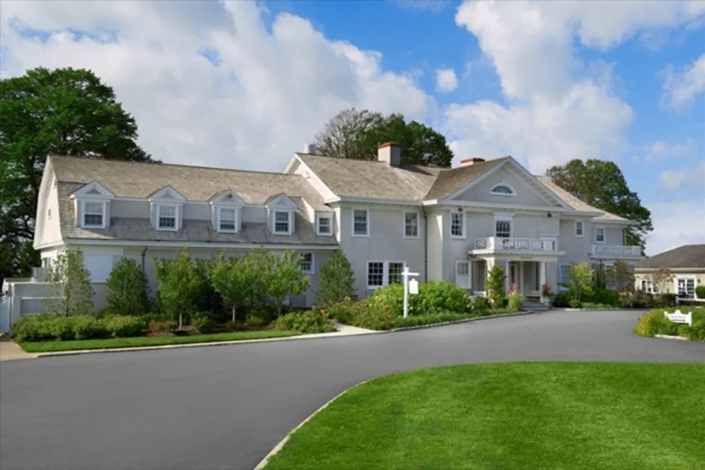 Mansion at West Sayville #17