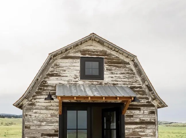 The Farmhouse Barn #1