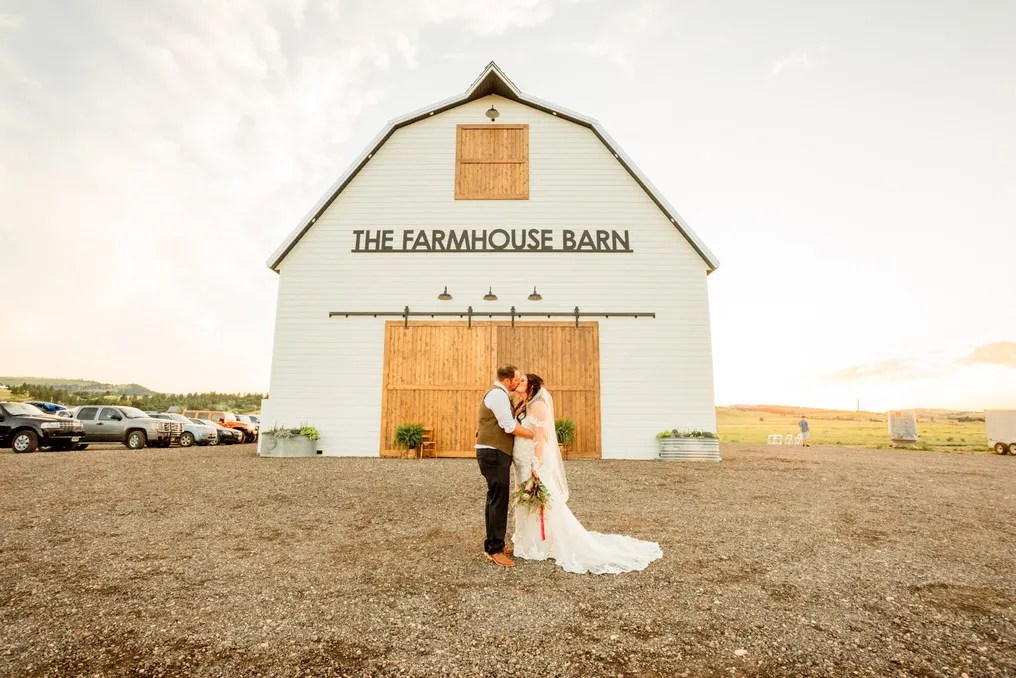 The Farmhouse Barn #32