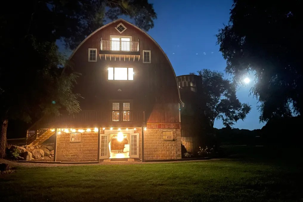 Howling Moon Weddings & Events #21