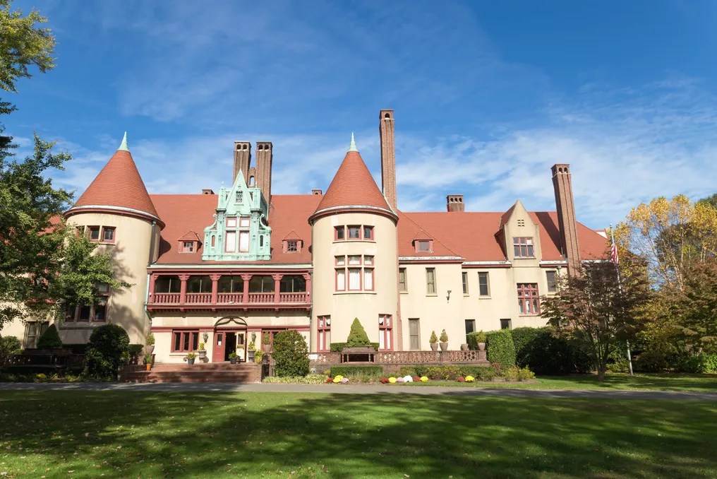 Chateau at Coindre Hall #10