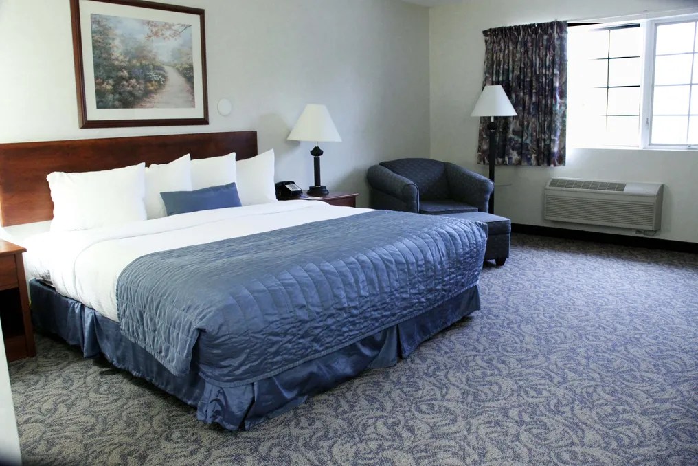 Baymont Inn & Suites DSM Airport Conference Center #7