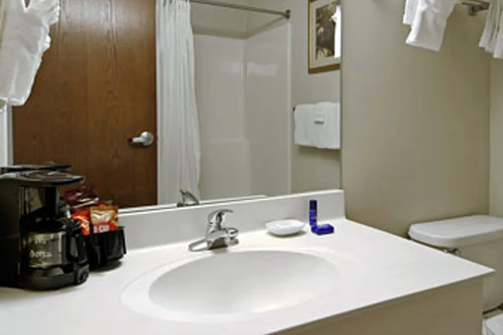 Baymont Inn & Suites DSM Airport Conference Center #8
