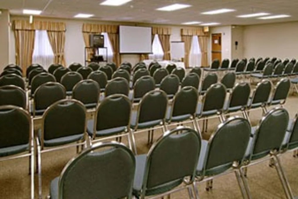 Baymont Inn & Suites DSM Airport Conference Center #26