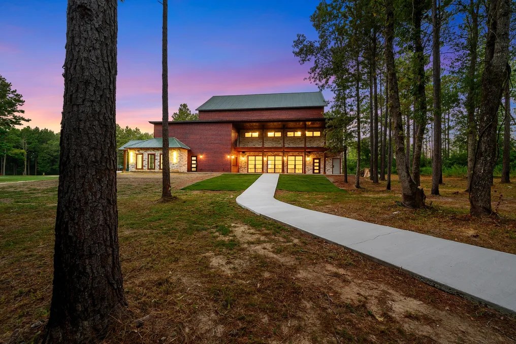 Rustic Rose Hall #10