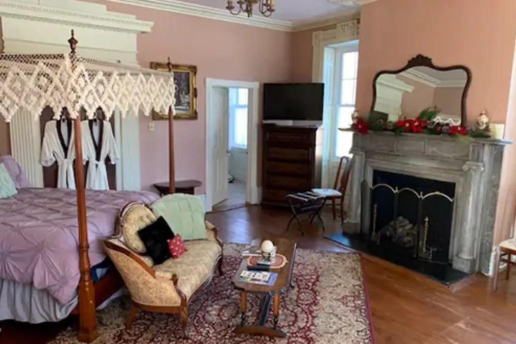 River Edge Mansion Bed and Breakfast #2