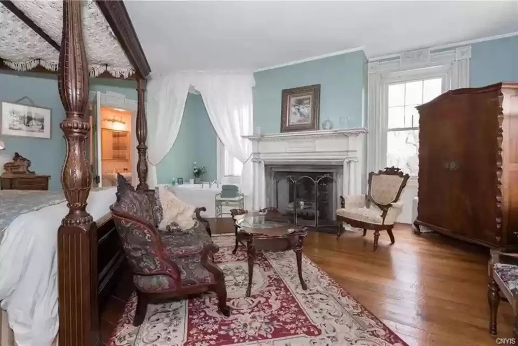 River Edge Mansion Bed and Breakfast #4