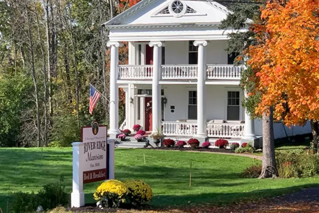 River Edge Mansion Bed and Breakfast #9