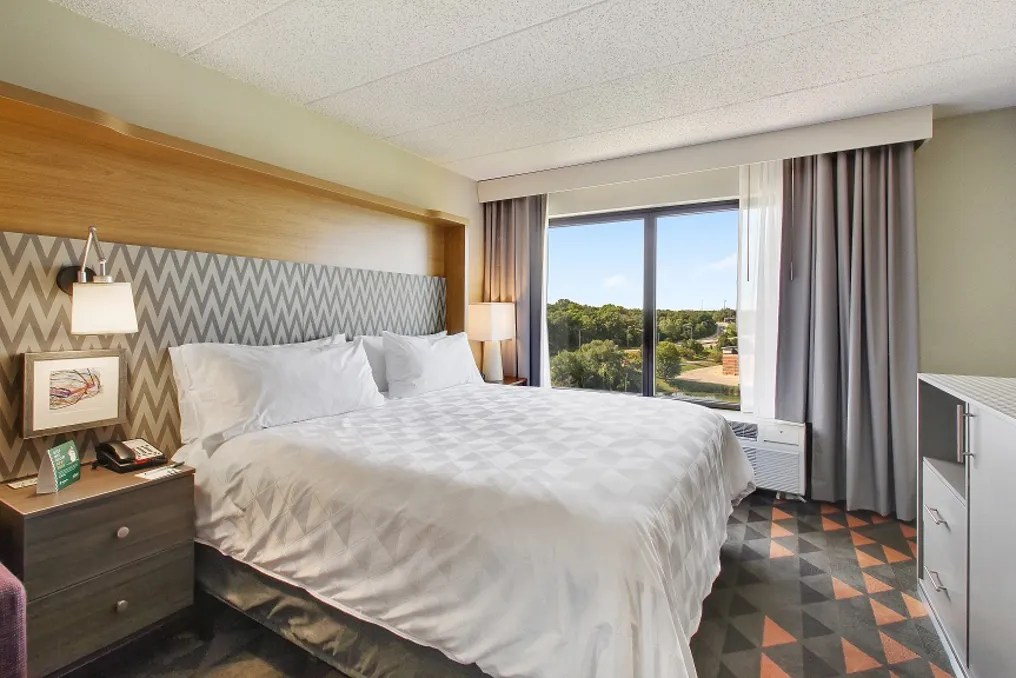 Holiday Inn Crystal Lake #7