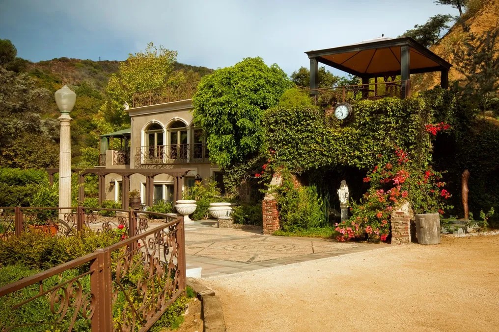 The Houdini Estate #15