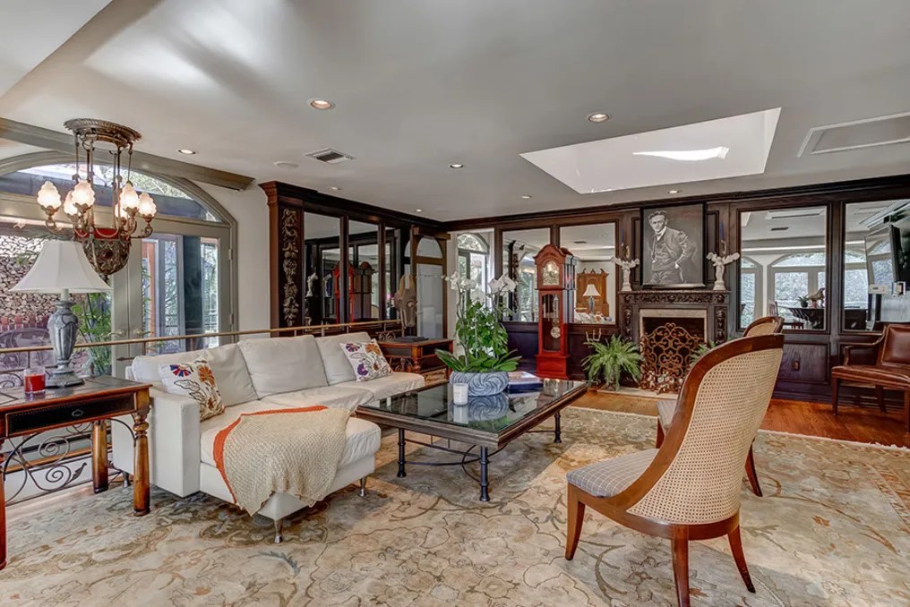 The Houdini Estate #19