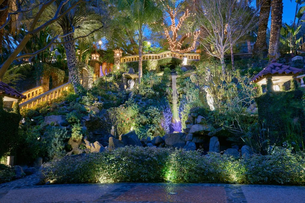 The Houdini Estate #28