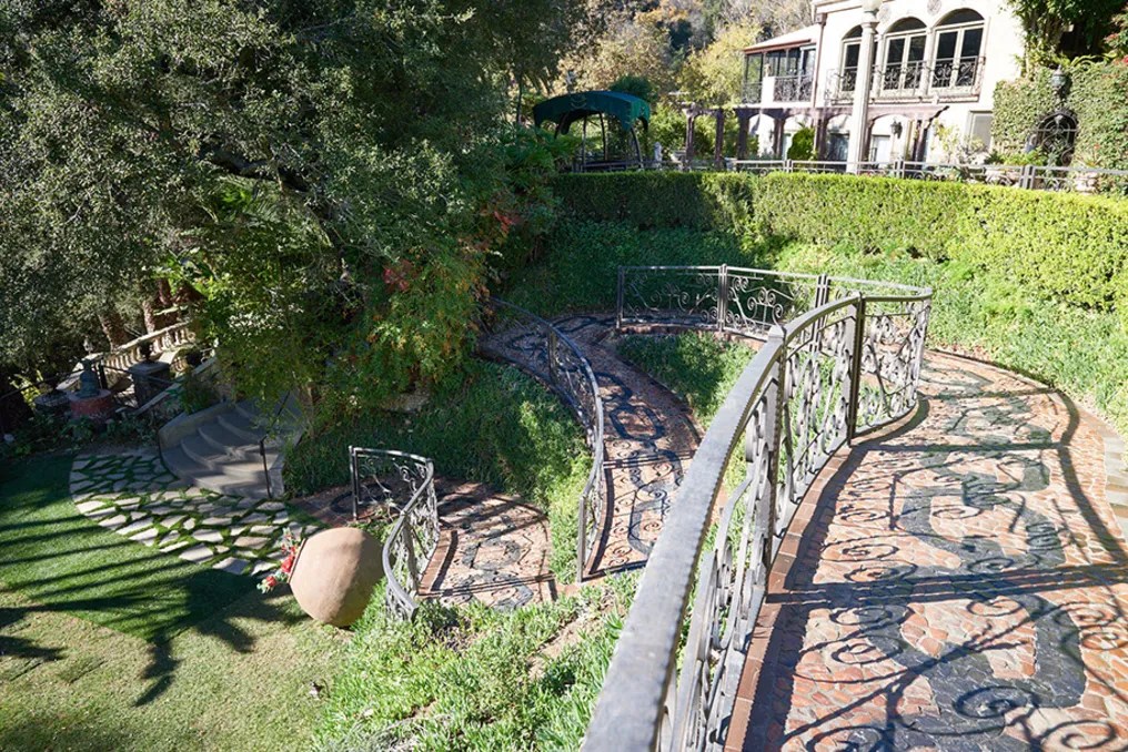 The Houdini Estate #29