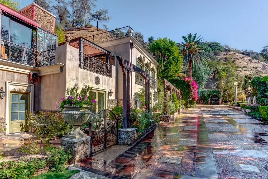 The Houdini Estate #37