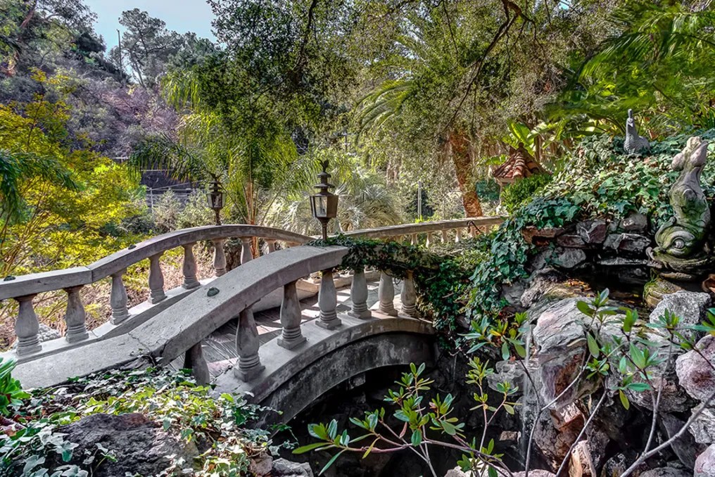 The Houdini Estate #38