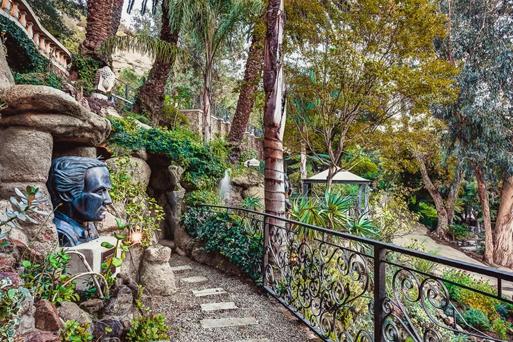 The Houdini Estate #43