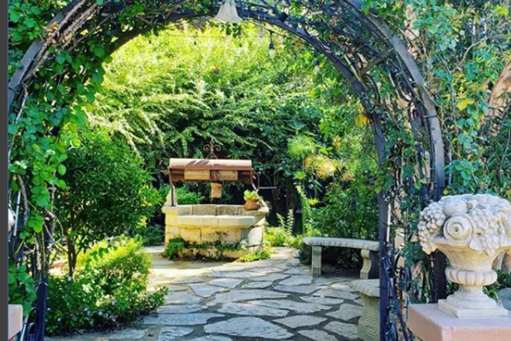 The Houdini Estate #46