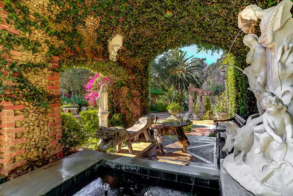 The Houdini Estate #48