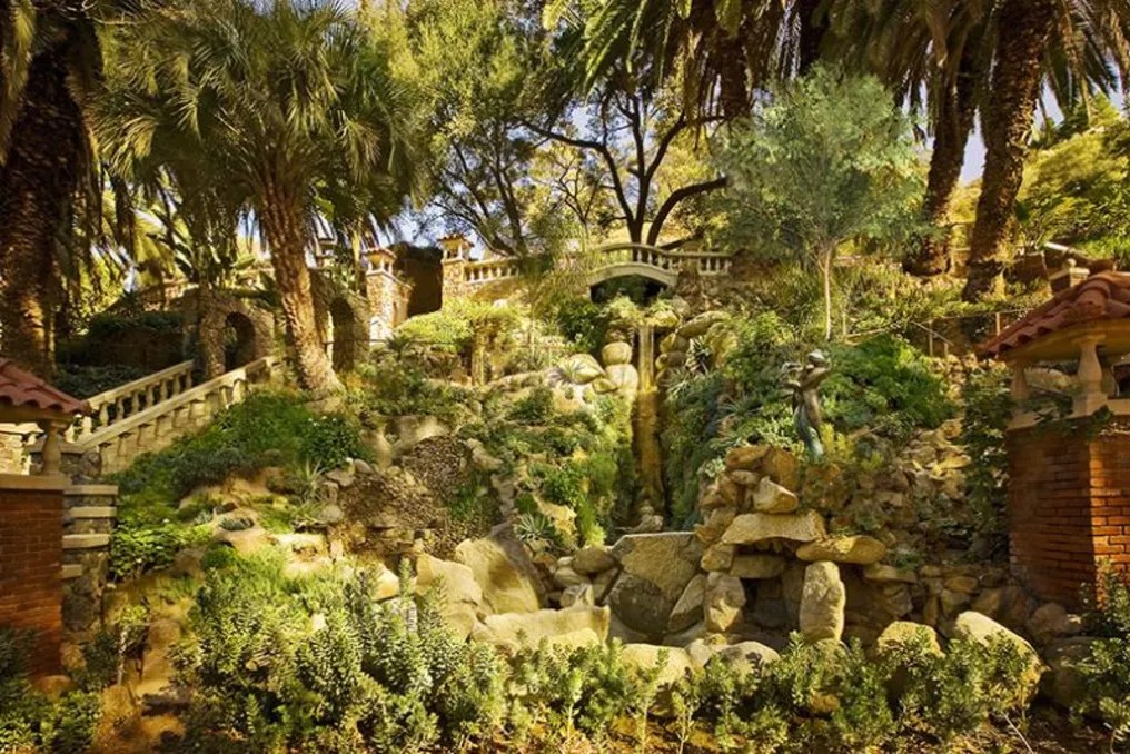 The Houdini Estate #60