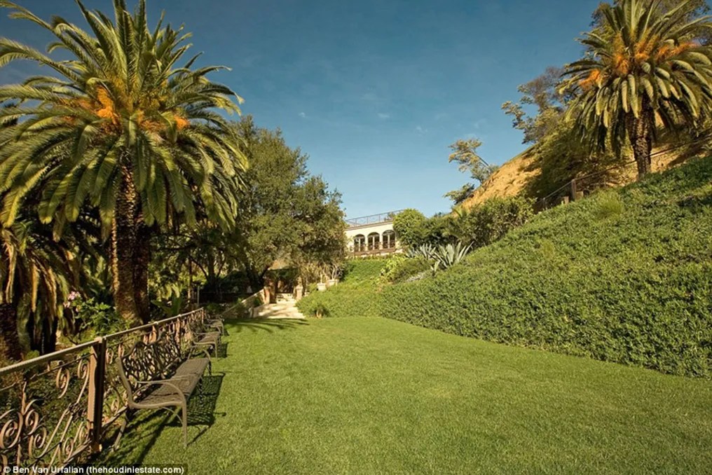 The Houdini Estate #81