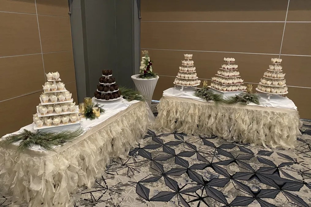 Holiday Inn & Suites - Bien Venu Event Center #17