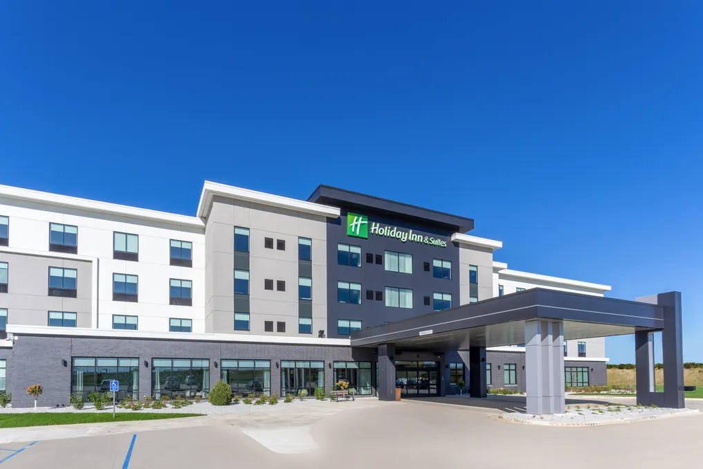 Holiday Inn & Suites - Bien Venu Event Center #19