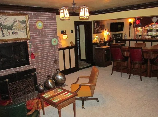 Castino Lakeview Mansion #1