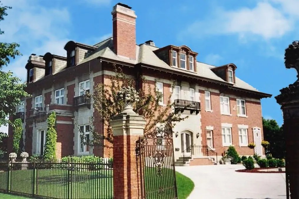 Castino Lakeview Mansion #2