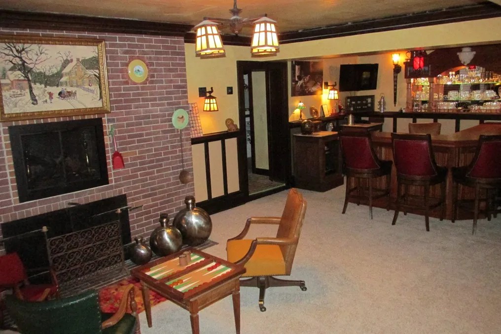 Castino Lakeview Mansion #5