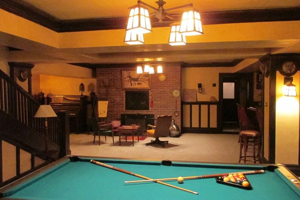 Castino Lakeview Mansion #6