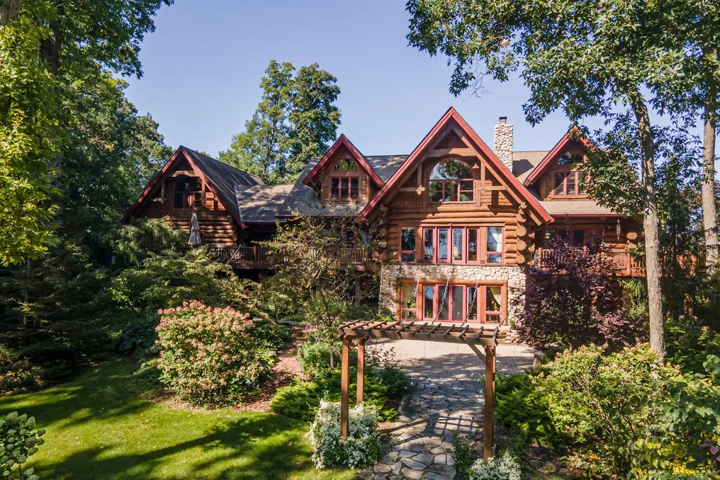 Strawberry Lake Lodge #1