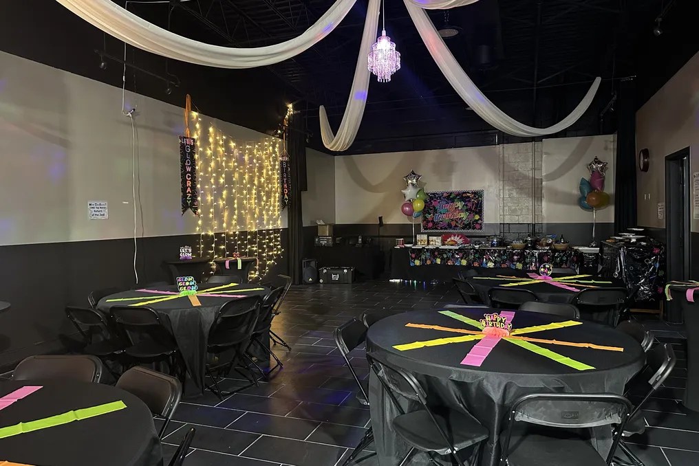 The Roaring 20 Gallery and Event #6