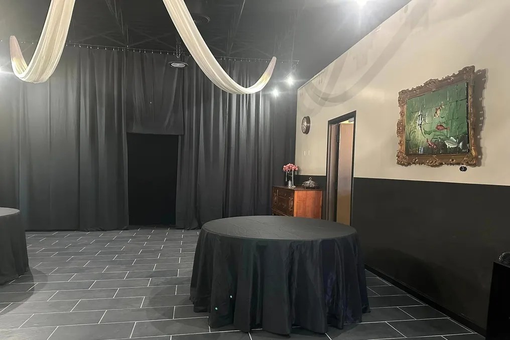 The Roaring 20 Gallery and Event #11
