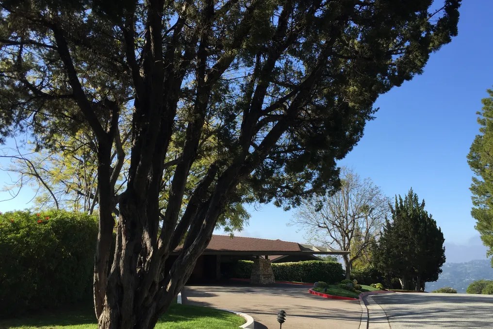 LA CANADA FLINTRIDGE COUNTRY CLUB #42