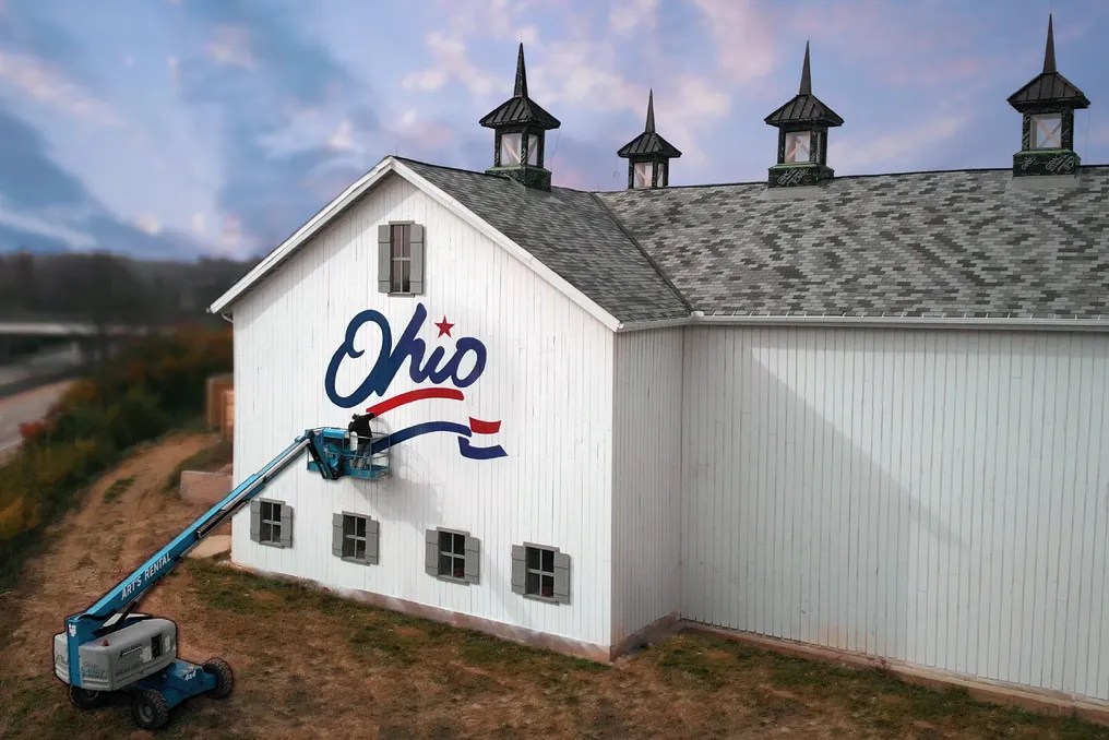 The Bicentennial Barn #98