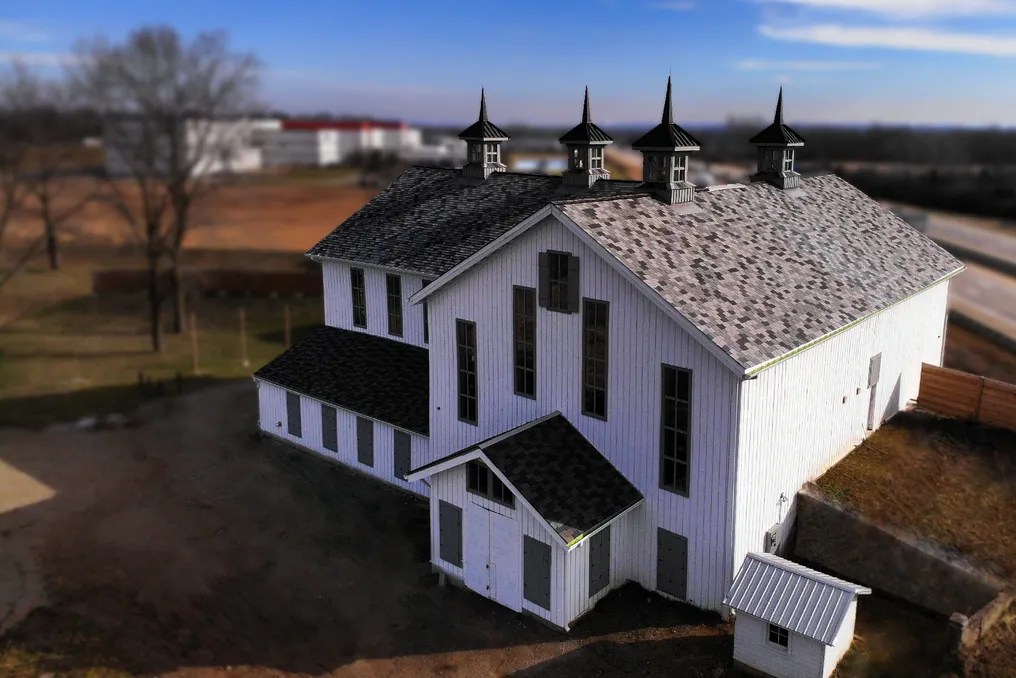 The Bicentennial Barn #100