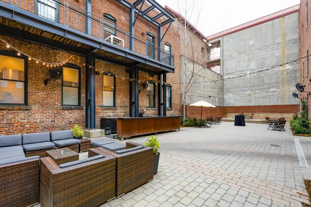 Jiddi Space & Courtyard #27