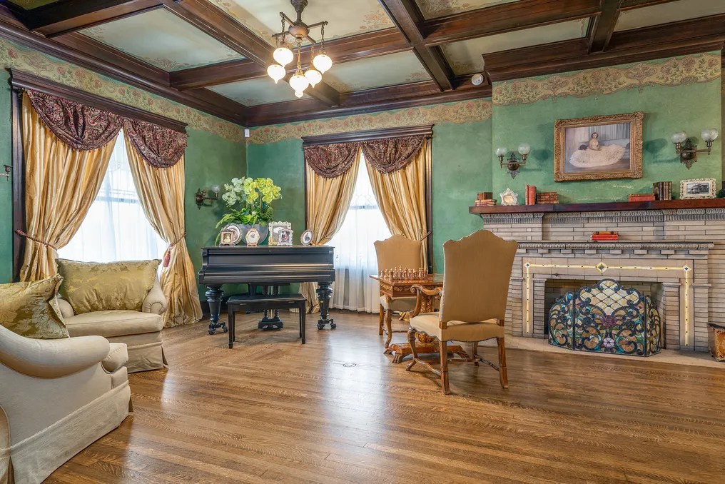 The Burnett Mansion #4