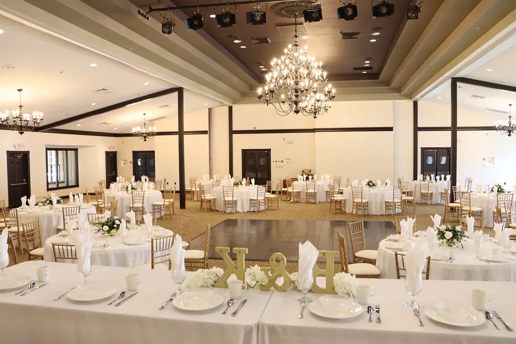 The Milana Ballroom at the Amish Door Village #3