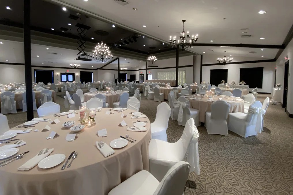 The Milana Ballroom at the Amish Door Village #8