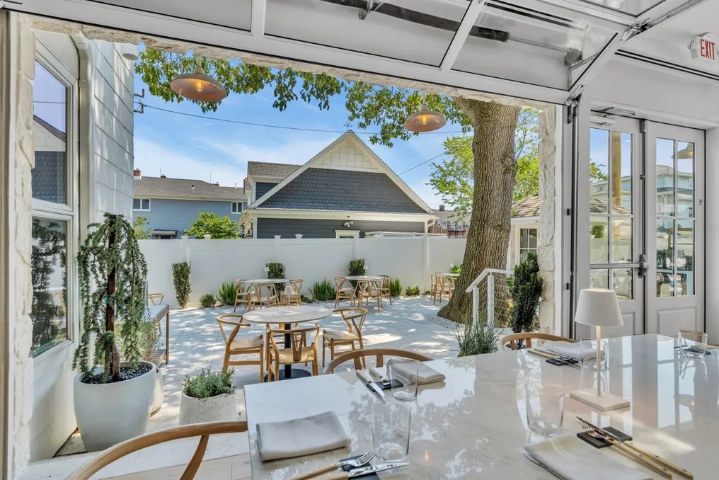 The St. Laurent Social Club & Guest Rooms #7
