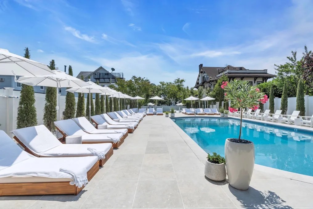 The St. Laurent Social Club & Guest Rooms #12