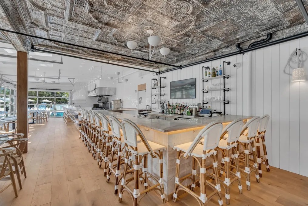 The St. Laurent Social Club & Guest Rooms #32