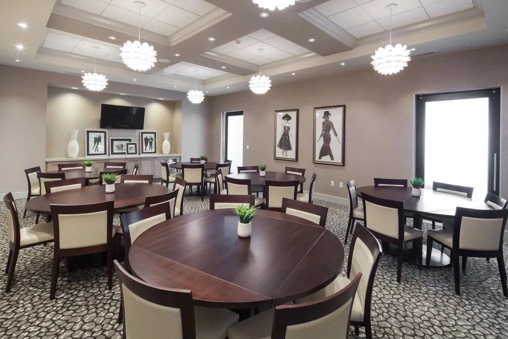 J Bar Holiday Inn & Suites Davenport #5