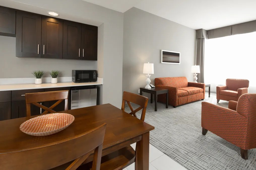 J Bar Holiday Inn & Suites Davenport #7