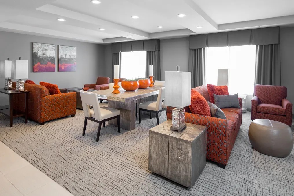 J Bar Holiday Inn & Suites Davenport #8