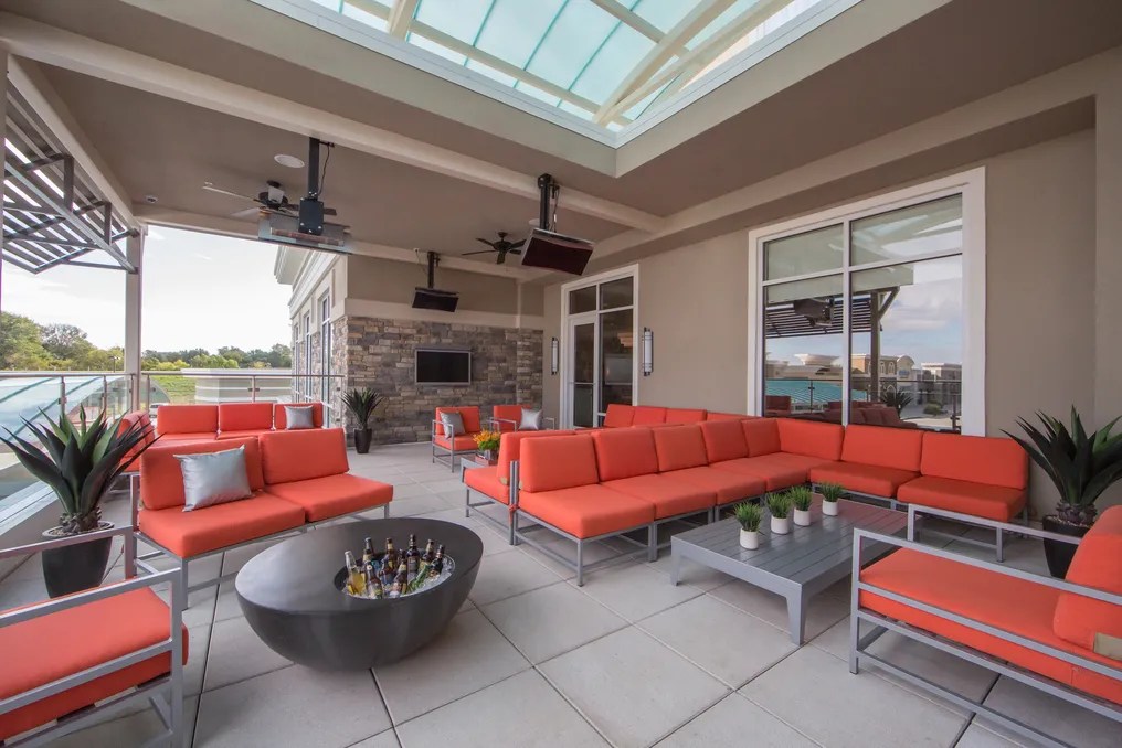 J Bar Holiday Inn & Suites Davenport #13